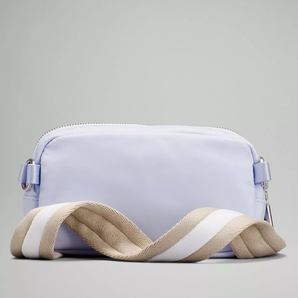 Lululemon Everywhere Bag - Picture 2 of 4